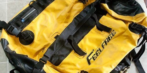 Preparare una borsa per andare a nuotare (ragazze)