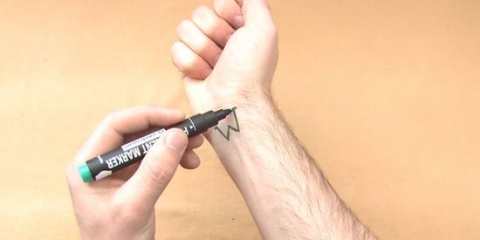 Come realizzare un tatuaggio temporaneo con un evidenziatore