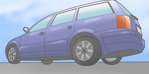 Controllo di un'auto usata prima di acquistarla