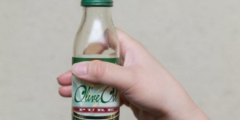 Cancellare un orecchio ostruito con olio d'oliva