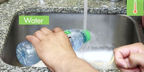 Apri una bottiglia d'acqua