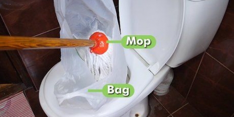 Sblocca una toilette senza usare uno stantuffo