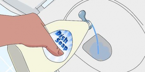 Sbloccare una toilette senza uno stantuffo