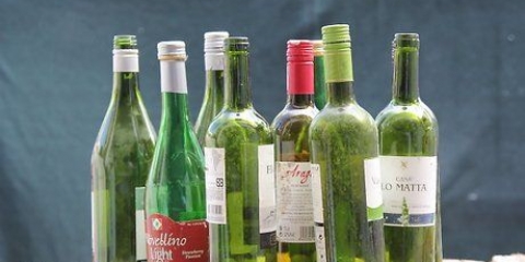 Fare un campanello a vento con le bottiglie di vino