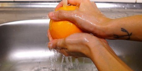 Estrazione dell'olio essenziale dalle bucce di frutta