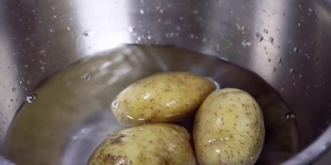 Fare le patatine fritte in una friggitrice
