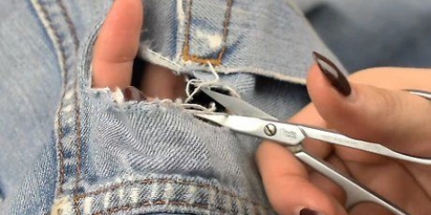 Riparare i buchi nelle cosce dei jeans