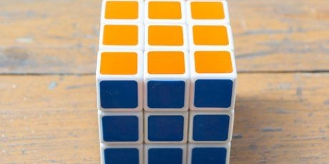 Realizzazione di fantastici motivi su un cubo di rubik