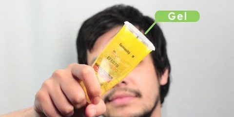 Applicare il gel sui capelli