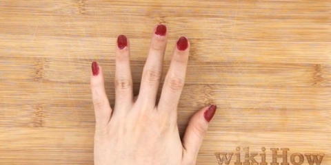 Rimuovere le unghie in gel senza acetone