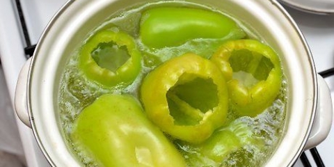 Preparazione dei peperoni ripieni