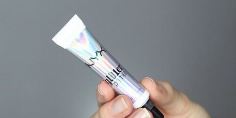 Crea un ombretto glitterato