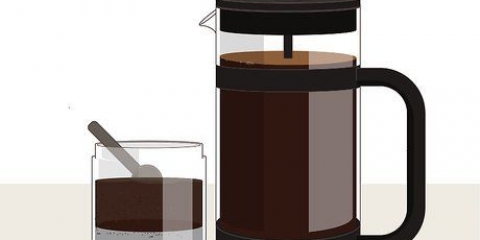 Colora i capelli grigi con il caffè