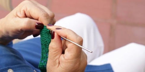 Legare il lavoro all'uncinetto