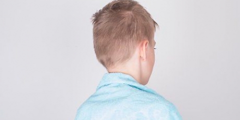 Tagliare i capelli a un ragazzo
