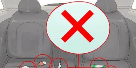 Pulisci l'interno della tua auto con lo shampoo