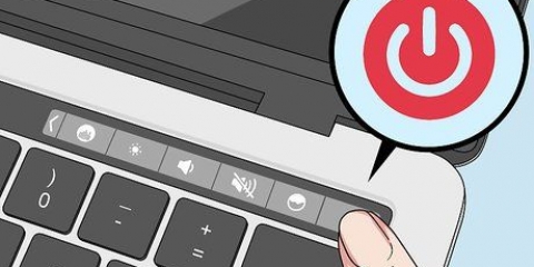 Pulizia della tastiera di un macbook pro