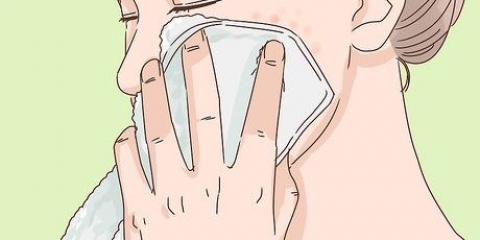 Come sbarazzarsi di un brufolo scoppiato in una notte