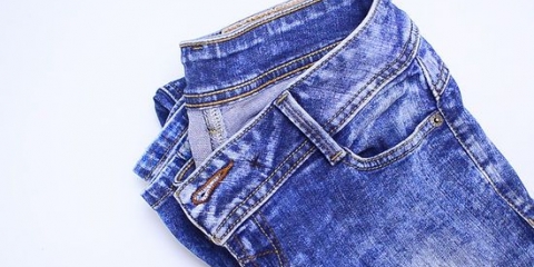 Come rimuovere le macchie di inchiostro dai jeans