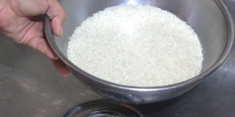 Cuocere il riso al gelsomino in una cuociriso