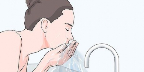 Esfolia, vaporizza e tratta il viso con le maschere per il viso