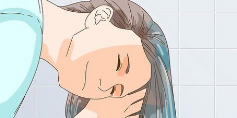 Decolora i capelli con acqua ossigenata e bicarbonato di sodio