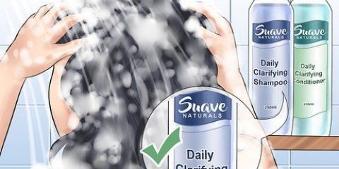 Tingi i capelli di castano dopo averli colorati di nero
