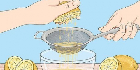 Tingi i capelli dal castano al biondo senza candeggina