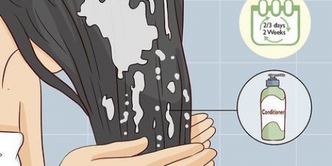 Tingi i capelli dal nero al biondo brillante