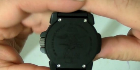 Sostituisci la batteria dell'orologio