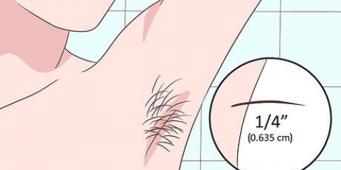 Preparare la pelle per un trattamento con cera
