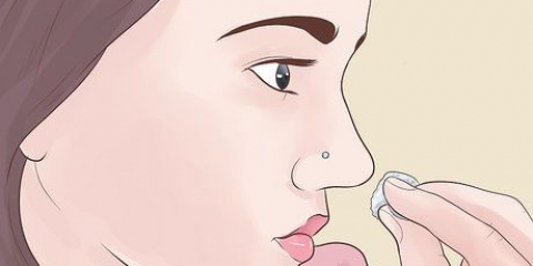Pulisci il piercing al naso