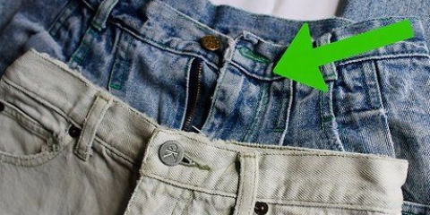 Dai ai tuoi jeans un aspetto consumato