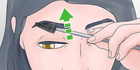 Taglia le sopracciglia