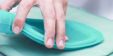 Rimuovere la gomma da masticare dalla polvere