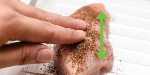 Cuocere il petto di pollo al forno