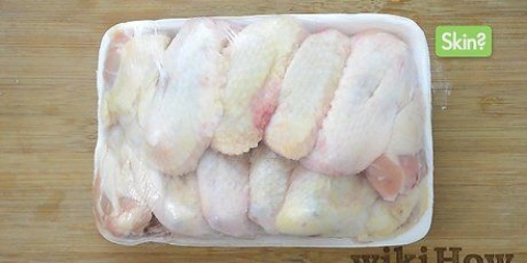 Friggere le ali di pollo