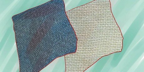 Combina i vestiti con i pantaloni bianchi