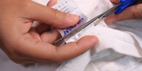 Rimuovere le etichette dei vestiti