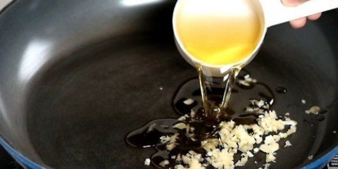 Fare l'olio all'aglio