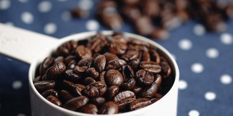 Fare il caffè con una pressa da caffè