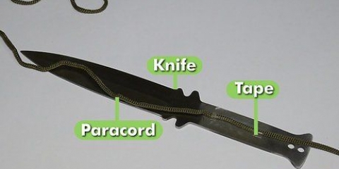 Avvolgi il cavo attorno al manico di un coltello