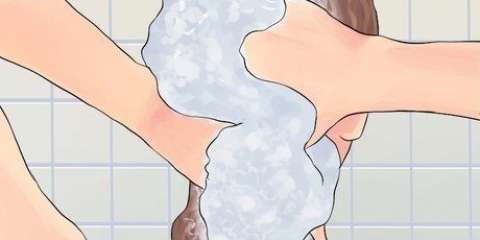 Raddrizza i capelli crespi o ricci