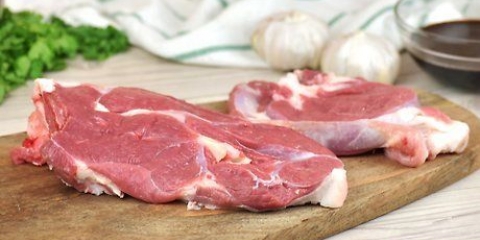 Preparare la bistecca di agnello