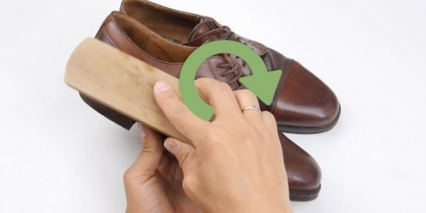 Pulizia delle scarpe di cuoio