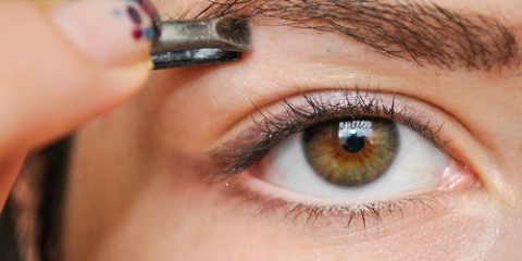 Applicare il trucco sugli occhi piccoli