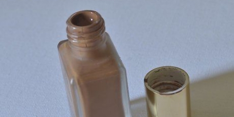 Applicare il trucco sulla pelle scura (ragazze)