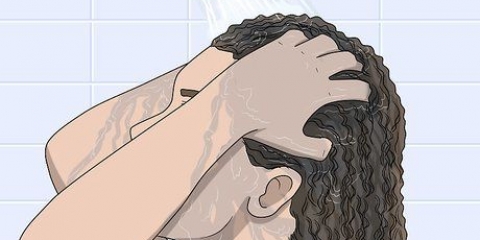 Dormire con i capelli ricci bagnati