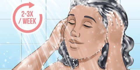 Prendersi cura dei capelli naturalmente ricci o mossi