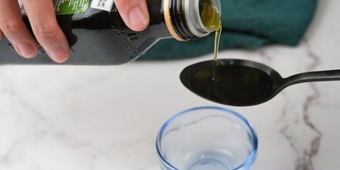 Usare l'olio d'oliva come cura della pelle del viso